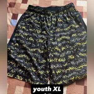 Youth XL Black and Yellow Patterned Shorts